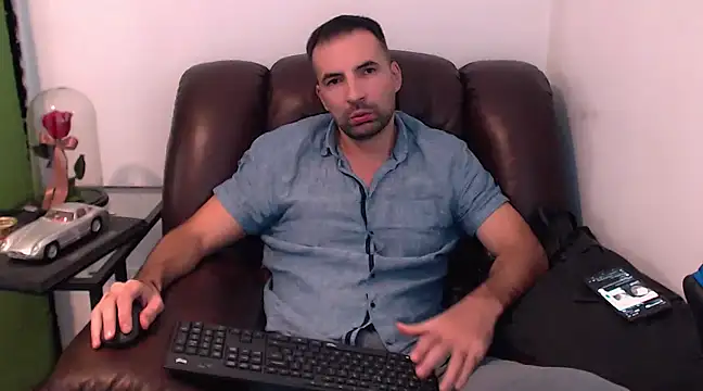 Leo 1617 online show from December 2024 09:01:01 PM