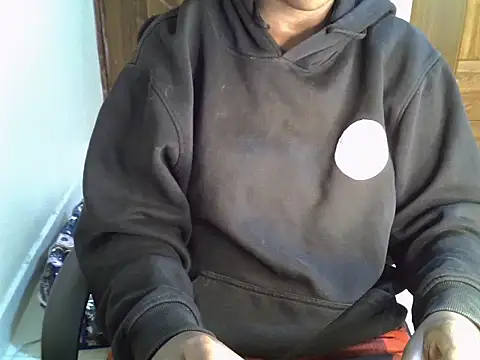 Caryyyl online show from March 2026 10:18:02 AM