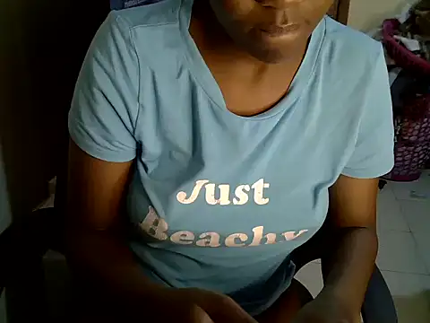 Caryyyl online show from April 2026 11:00:02 PM