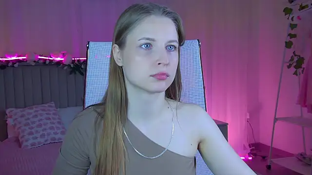 CuteMousee online show from April 2026 07:15:02 AM