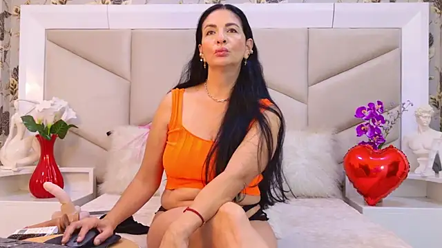 AlizonMoreti online show from March 2026 01:04:01 PM