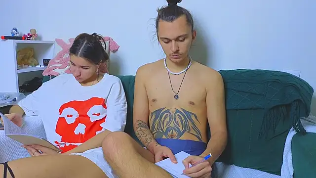 Snapshot of do_u_know_them chatting on November 2025 01:48:01 PM do u know them online show from November 2025 01:48:01 PM