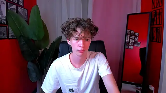Snapshot of LukeSweet chatting on June 2026 04:05:01 PM LukeSweet online show from June 2026 04:05:01 PM