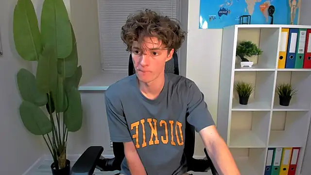 Snapshot of LukeSweet chatting on June 2026 03:28:01 PM LukeSweet online show from June 2026 03:28:01 PM