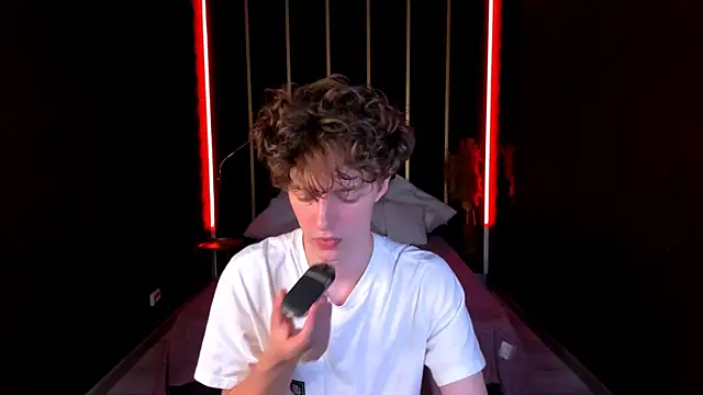 Snapshot of LukeSweet chatting on June 2026 01:11:01 PM LukeSweet online show from June 2026 01:11:01 PM