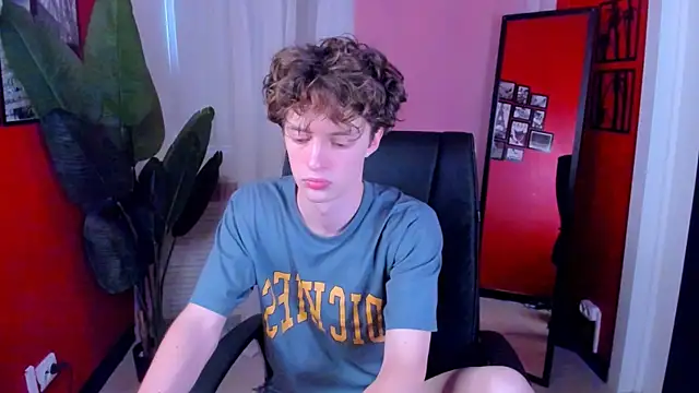Snapshot of LukeSweet chatting on June 2026 12:02:01 PM LukeSweet online show from June 2026 12:02:01 PM