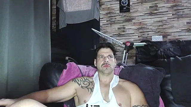 XxBigboybandxX online show from December 2025 08:39:02 AM