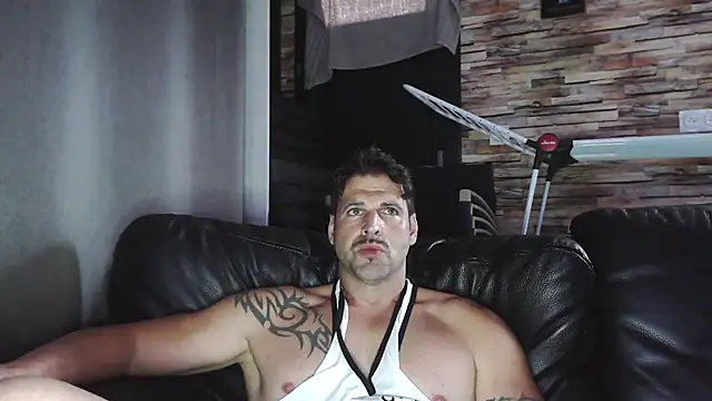 Snapshot of XxBigboybandxX chatting on October 2025 03:44:01 PM XxBigboybandxX online show from October 2025 03:44:01 PM