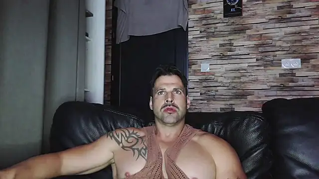 Snapshot of XxBigboybandxX chatting on October 2025 06:00:01 PM XxBigboybandxX online show from October 2025 06:00:01 PM