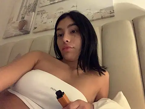 Snapshot of Jacquelinne_ chatting on January 2025 10:19:01 PM Jacquelinne online show from January 2025 10:19:01 PM