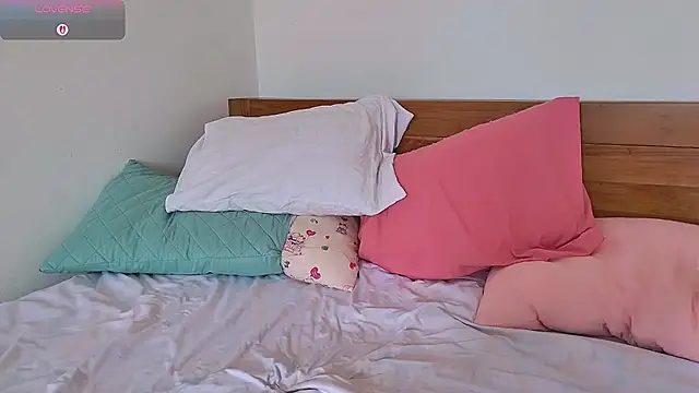 Snapshot of SashaStory chatting on October 2025 08:00:01 AM SashaStory online show from October 2025 08:00:01 AM