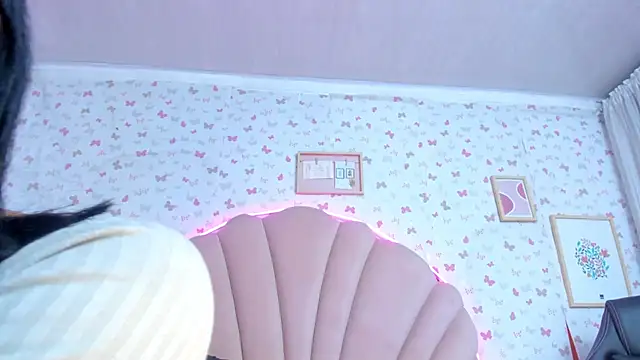 ashlyleee  online show from December 2024 06:00:01 PM