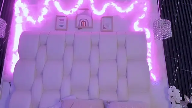 MelodiLovee  online show from April 2026 03:51:02 PM