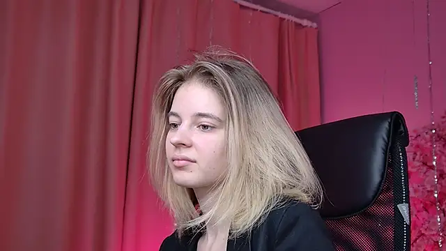 TinaDavil online show from February 2026 01:21:01 PM