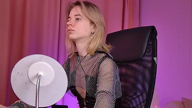 TinaDavil online show from December 2025 09:12:01 AM