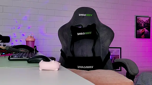 TinaDavil online show from March 2026 01:11:01 PM