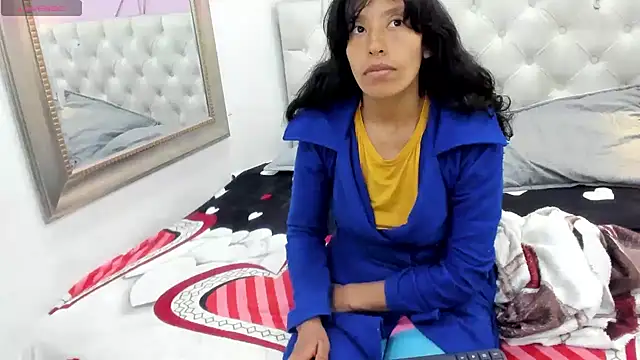 karolinee 66  online show from May 2026 04:38:01 AM