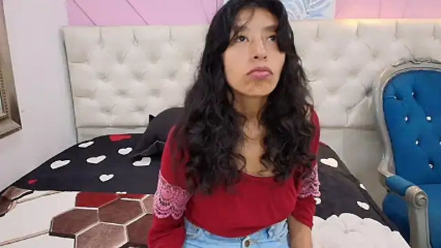 karolinee 66  online show from May 2026 04:32:01 AM