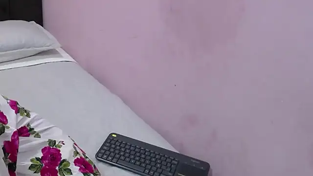 karolinee 66  online show from January 2026 07:17:02 PM