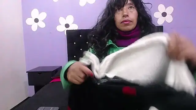 karolinee 66  online show from March 2026 04:23:01 AM