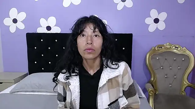 karolinee 66  online show from February 2026 03:49:02 AM