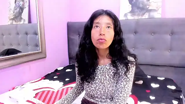 karolinee 66  online show from May 2026 04:52:01 AM