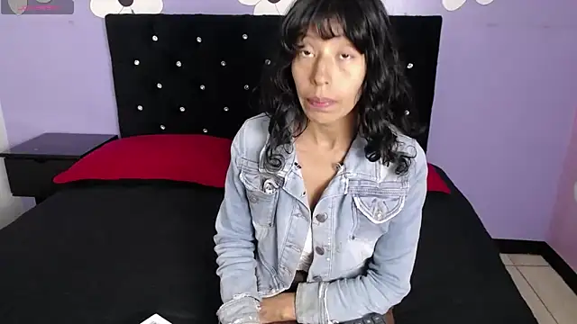 karolinee 66  online show from February 2026 04:02:02 AM