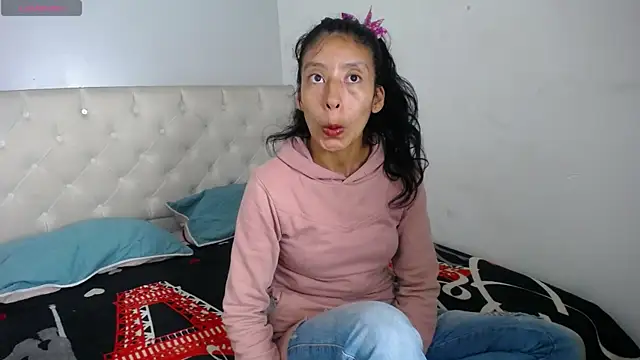 Snapshot of karolinee_66_ chatting on December 2024 03:25:02 AM karolinee 66 online show from December 2024 03:25:02 AM