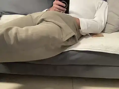 4small4inchlol online show from December 2025 12:44:01 AM