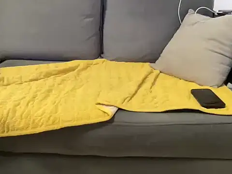 4small4inchlol online show from October 2025 07:00:01 PM