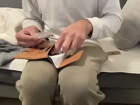 4small4inchlol online show from December 2025 11:08:01 PM