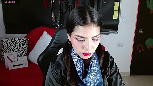 Carolaine69  online show from May 2026 02:23:01 PM