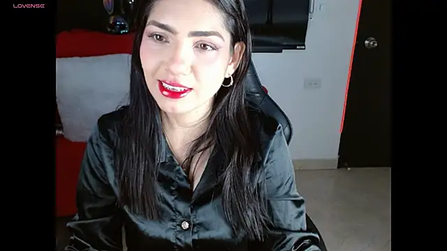 Carolaine69  online show from June 2026 01:33:02 PM
