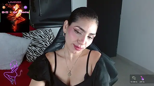 Carolaine69  online show from June 2026 01:28:01 PM