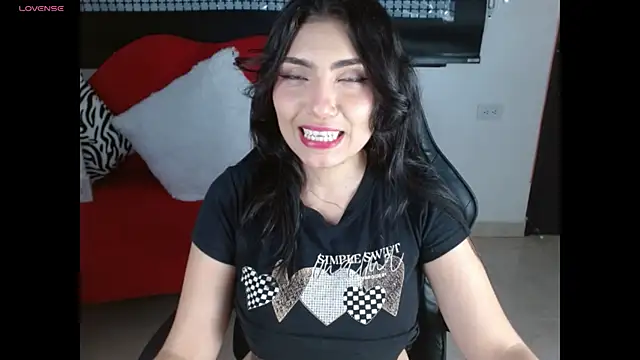 Carolaine69  online show from July 2026 02:32:01 PM