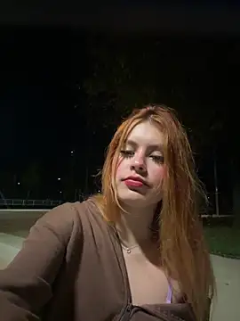 Snapshot of Isa_smeraldy chatting on September 2025 10:57:02 PM Isa smeraldy online show from September 2025 10:57:02 PM