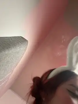 Isa smeraldy online show from March 2026 06:43:02 AM