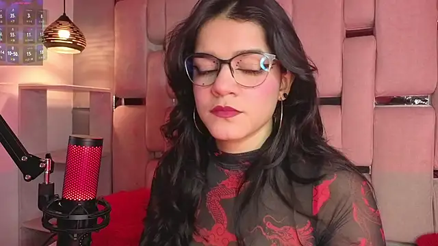 Snapshot of ValerieKay_ chatting on April 2026 01:51:01 PM ValerieKay online show from April 2026 01:51:01 PM