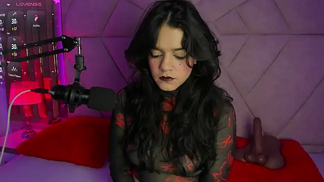 Snapshot of ValerieKay_ chatting on November 2025 01:59:02 PM ValerieKay online show from November 2025 01:59:02 PM