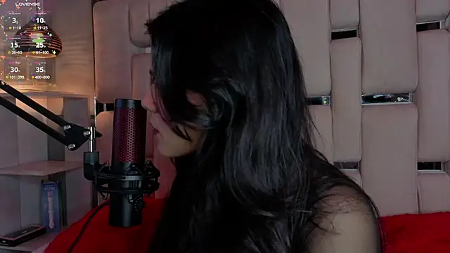 Snapshot of ValerieKay_ chatting on May 2026 04:27:01 PM ValerieKay online show from May 2026 04:27:01 PM