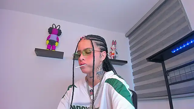 Snapshot of Gangster_Girl chatting on December 2025 09:26:01 PM Gangster Girl online show from December 2025 09:26:01 PM