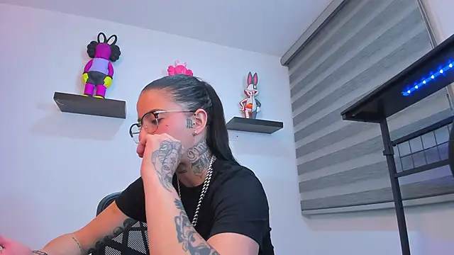 Gangster Girl online show from November 2025 03:39:02 AM