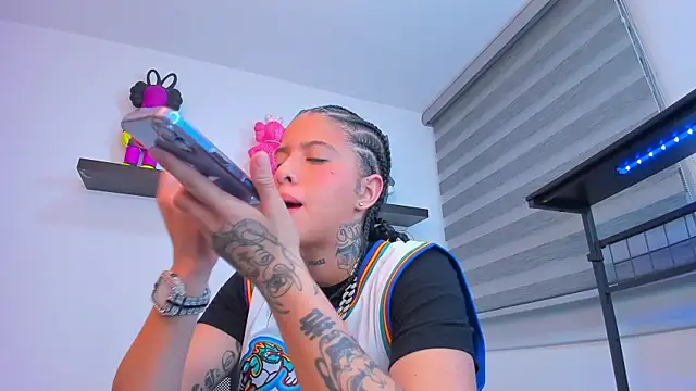 Gangster Girl online show from November 2025 02:26:02 AM