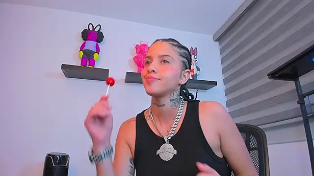 Gangster Girl online show from November 2025 05:40:01 PM