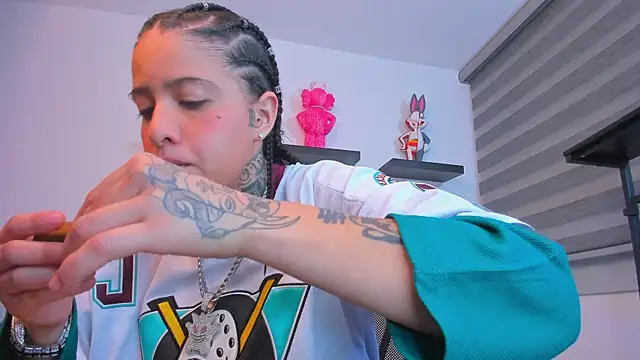 Gangster Girl online show from November 2025 05:56:01 AM