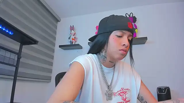 Gangster Girl online show from November 2025 11:05:01 PM