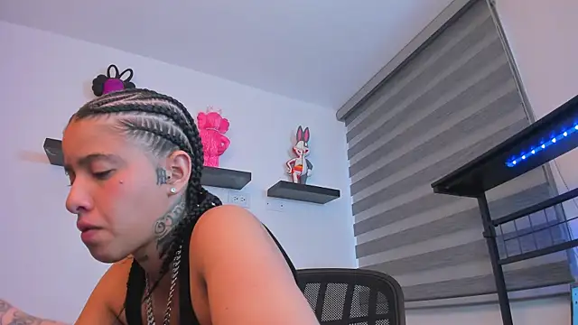 Gangster Girl online show from November 2025 02:51:01 PM