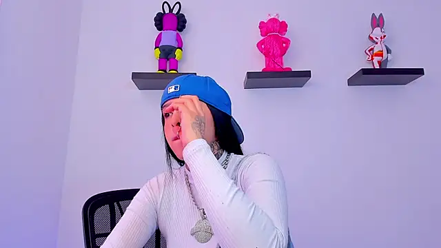 Gangster Girl online show from February 2025 05:29:01 PM