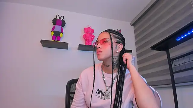 Snapshot of Gangster_Girl chatting on December 2025 04:12:02 AM Gangster Girl online show from December 2025 04:12:02 AM