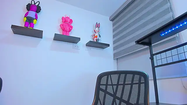 Gangster Girl online show from November 2025 04:17:01 AM